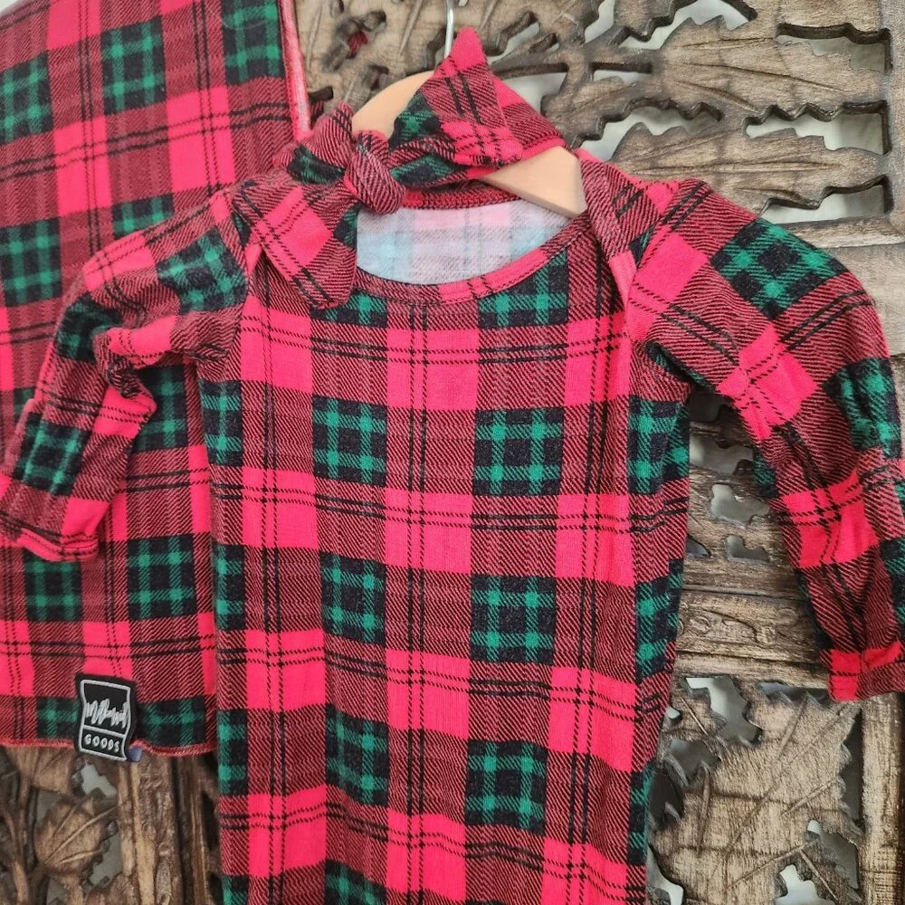 Christmas Newborn Bundle: Swaddle, Knotted Gown, and Hair Bow, NB, unisex - Picture 3 of 4